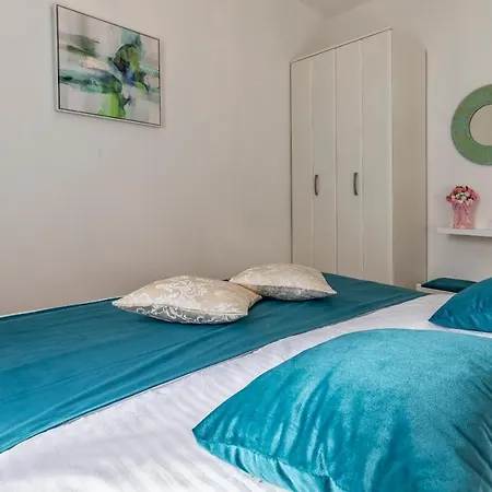 Sweet House With Free Parking Holiday home *