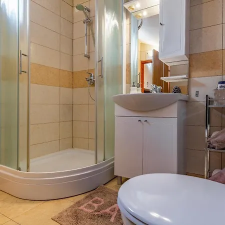 Holiday home Sweet House With Free Parking *