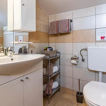 Sweet House With Free Parking Holiday home Pula