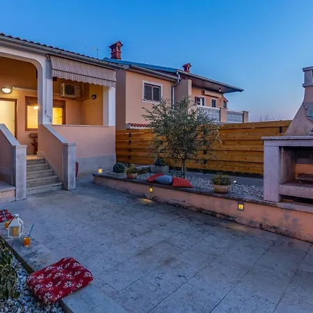 Holiday home Sweet House With Free Parking Pula