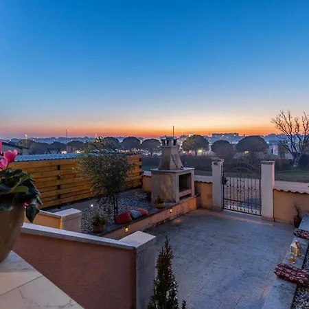 Holiday home Sweet House With Free Parking Pula