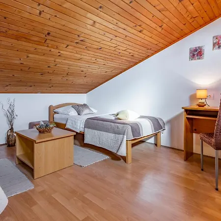 Sweet House With Free Parking Holiday home Pula