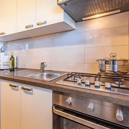 Holiday home Sweet House With Free Parking *