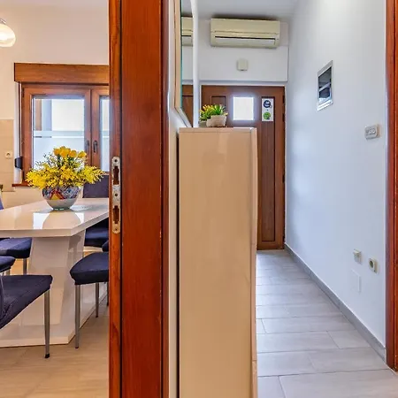 Holiday home Sweet House With Free Parking Pula