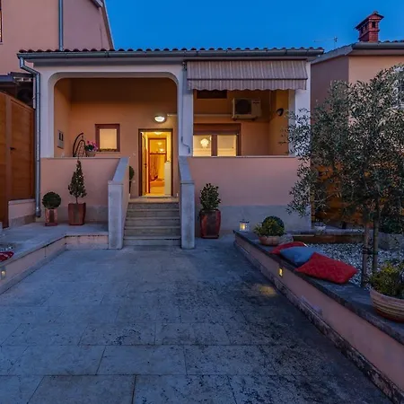 Sweet House With Free Parking Holiday home Pula