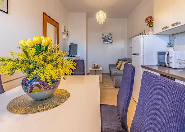 Sweet House With Free Parking *