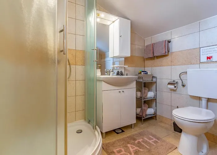 Sweet House With Free Parking Σπίτι διακοπών *