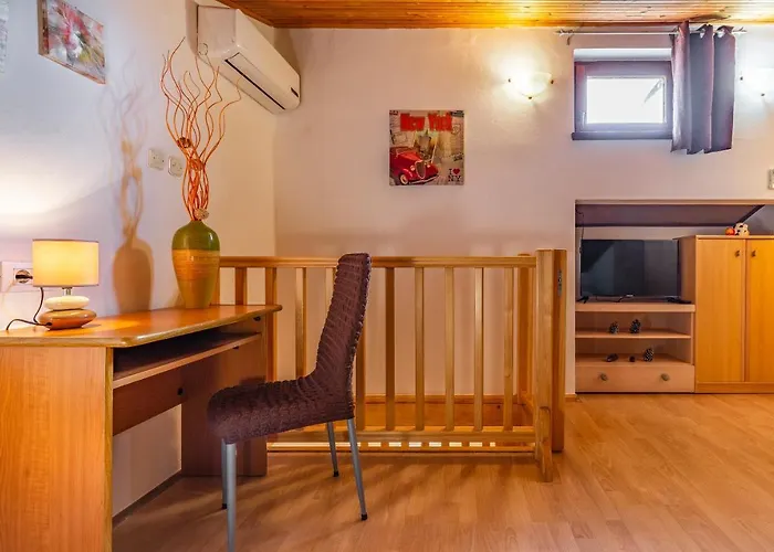 Sweet House With Free Parking