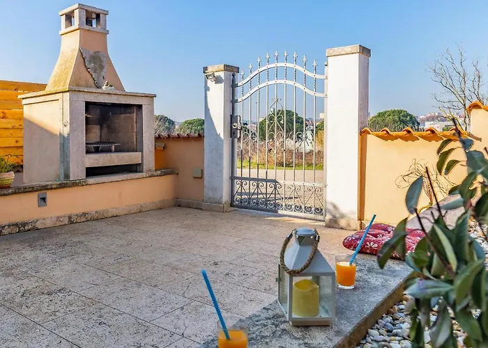 Sweet House With Free Parking Πούλα