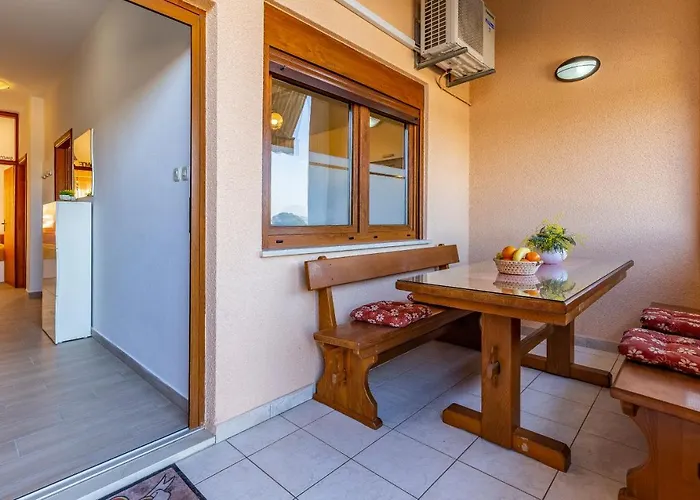 Sweet House With Free Parking Σπίτι διακοπών *