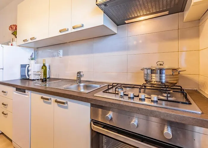 Holiday home Sweet House With Free Parking *