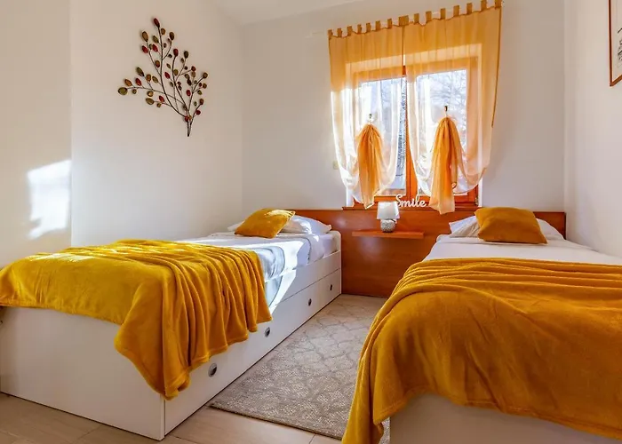 Holiday home Sweet House With Free Parking *