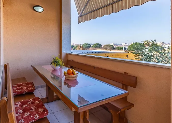 Holiday home Sweet House With Free Parking