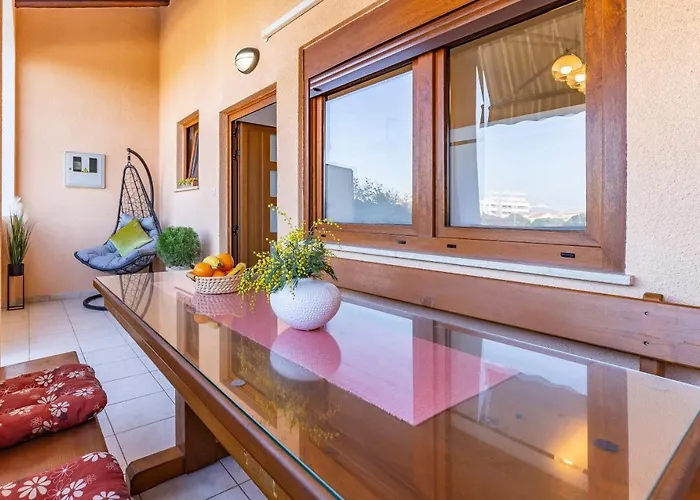 Holiday home Sweet House With Free Parking *